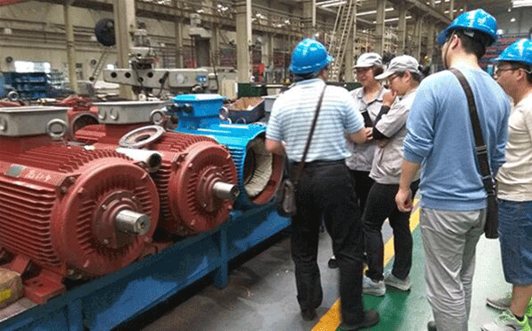 西安泰富西瑪電機(jī)開展安全月安全生產(chǎn)大檢查。